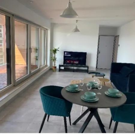 Luxury One Bedroom W Terrace&parking- 142-100