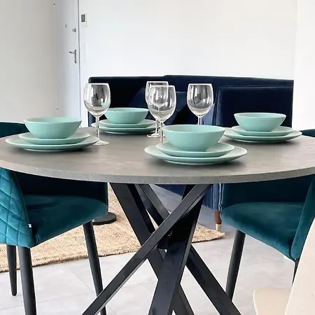 Luxury One Bedroom W Terrace&parking- 142-100